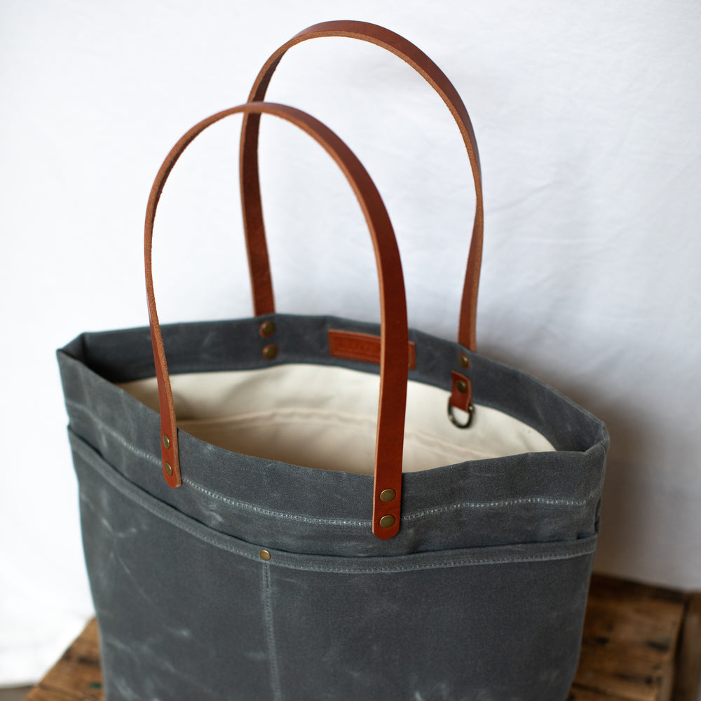 Mountain Laurel Tote - Charcoal